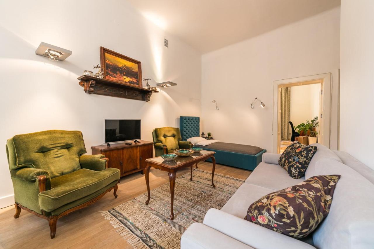 Unique Market Square Penthouse *